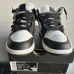 Black /New Emerald University Red/Dark Concord